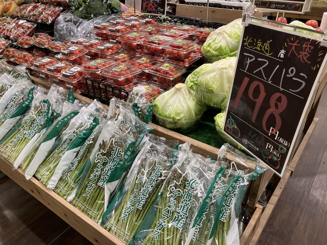 アリオ札幌のわくわく広場では、モグ&ココのカラフルな手作りサンドイッチが買える！新鮮野菜も売っています。