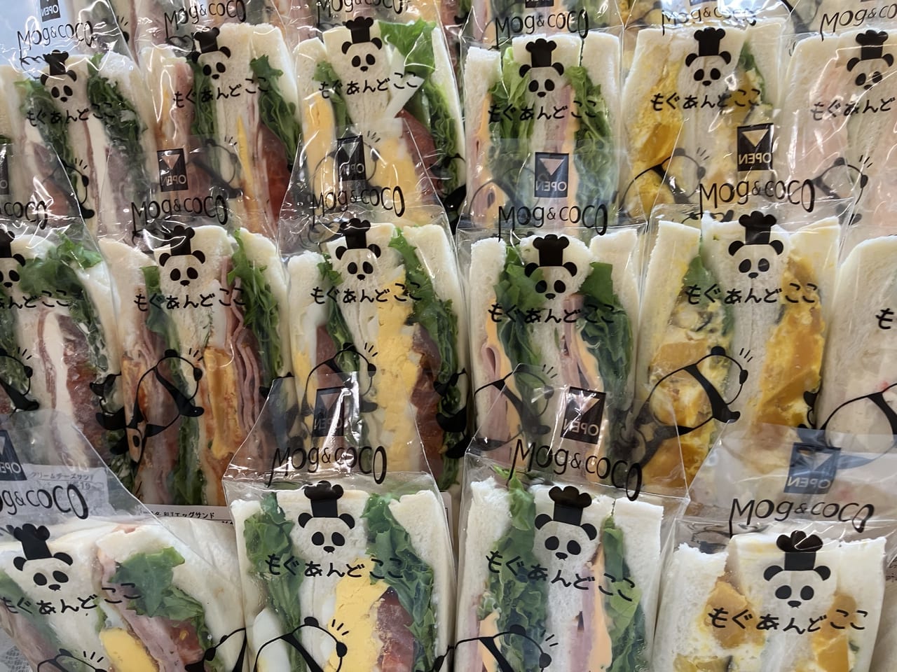 アリオ札幌のわくわく広場では、モグ&ココのカラフルな手作りサンドイッチが買える！新鮮野菜も売っています。