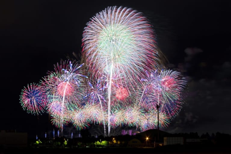 「モエレ沼公園」で行われる花火大会「北海道芸術花火」が、2024年は9月7日に開催が決定しました