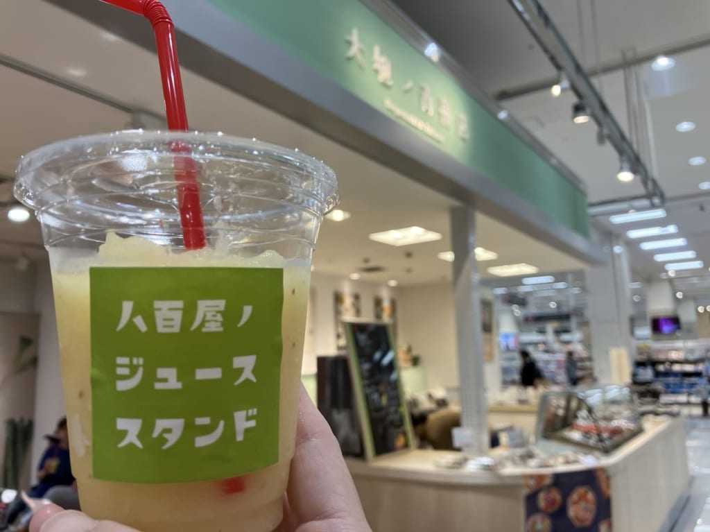 「イオンモール札幌苗穂」で青果店のフレッシュスムージーが飲めるって知ってた？フルーツの味が濃厚でとっても美味しいよ♪