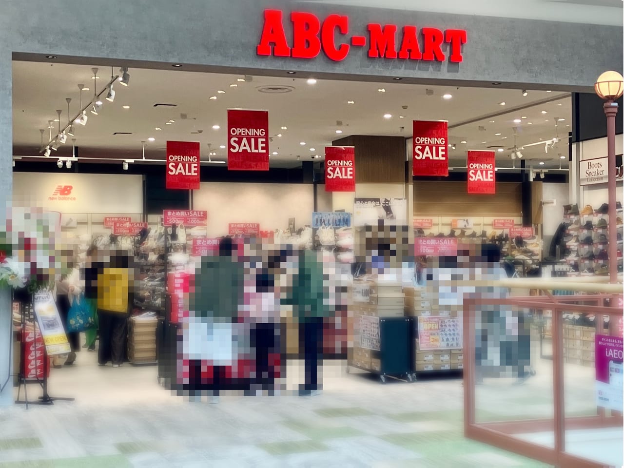 10月28日「ABCマート イオンモール札幌苗穂店」がついにオープンしたよ。アパレルも取扱いがあるなんてビックリ。