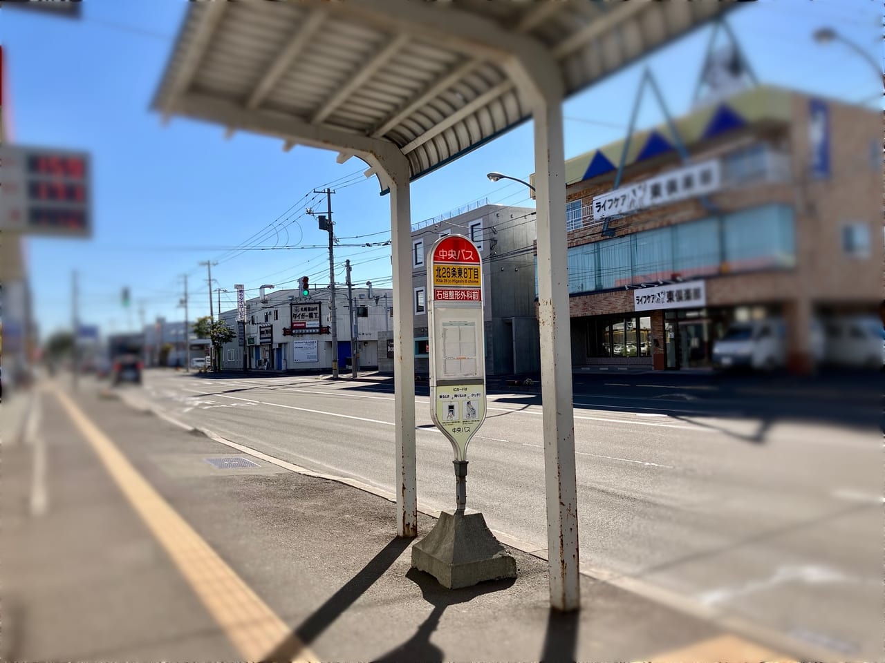 書店併設のカフェでは、実はビールも飲めるんです。リニューアルオープンした「ヒシガタ文庫」に行ってみた。