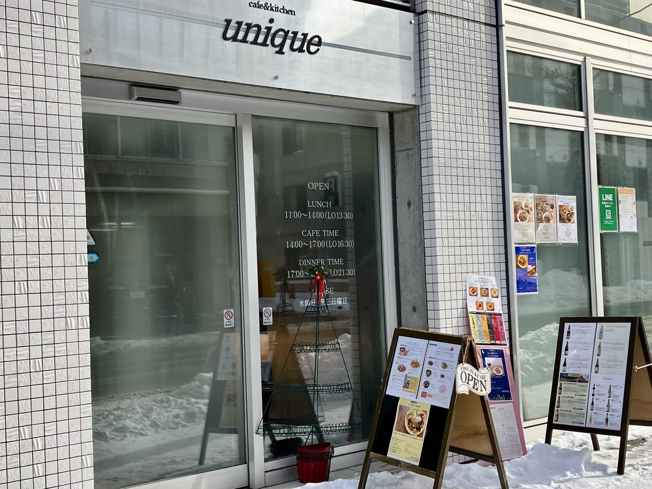 本当は秘密にしたいおしゃれカフェ「cafe&kitchen unique」。一歩足を踏み入れるとくつろぎの空間がひろがりますよ。