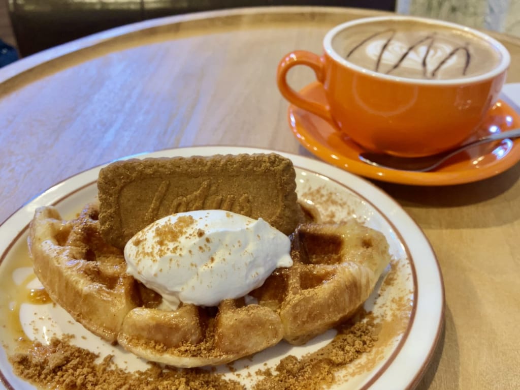 バスの待ち時間にでも行けちゃうよ。「クロッフル」を食べるなら「1616cafe」に行ってみて。