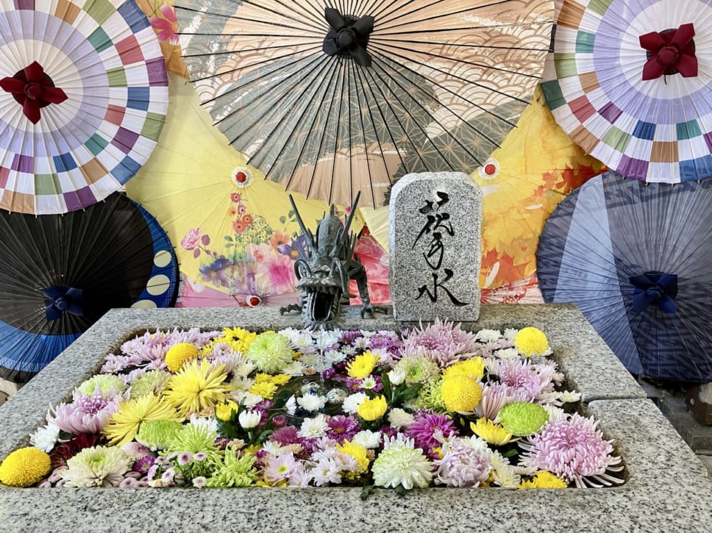 花手水で話題の「札幌諏訪神社」で出会った、かわいいキッチンカーでは本格的なコーヒーが楽しめますよ。