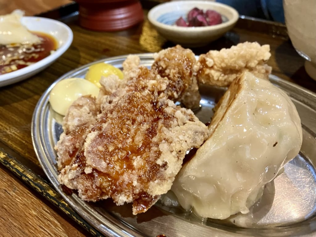 ジューシーな大粒餃子とフワッと柔らかいタレザンギでお腹いっぱいになります。「SAPPORO餃子製造所」に行ってみた。