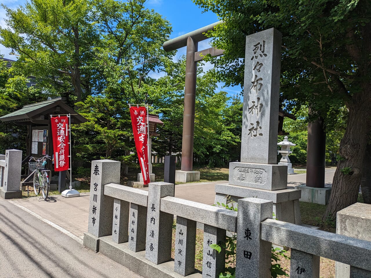 烈々布神社　駐車場