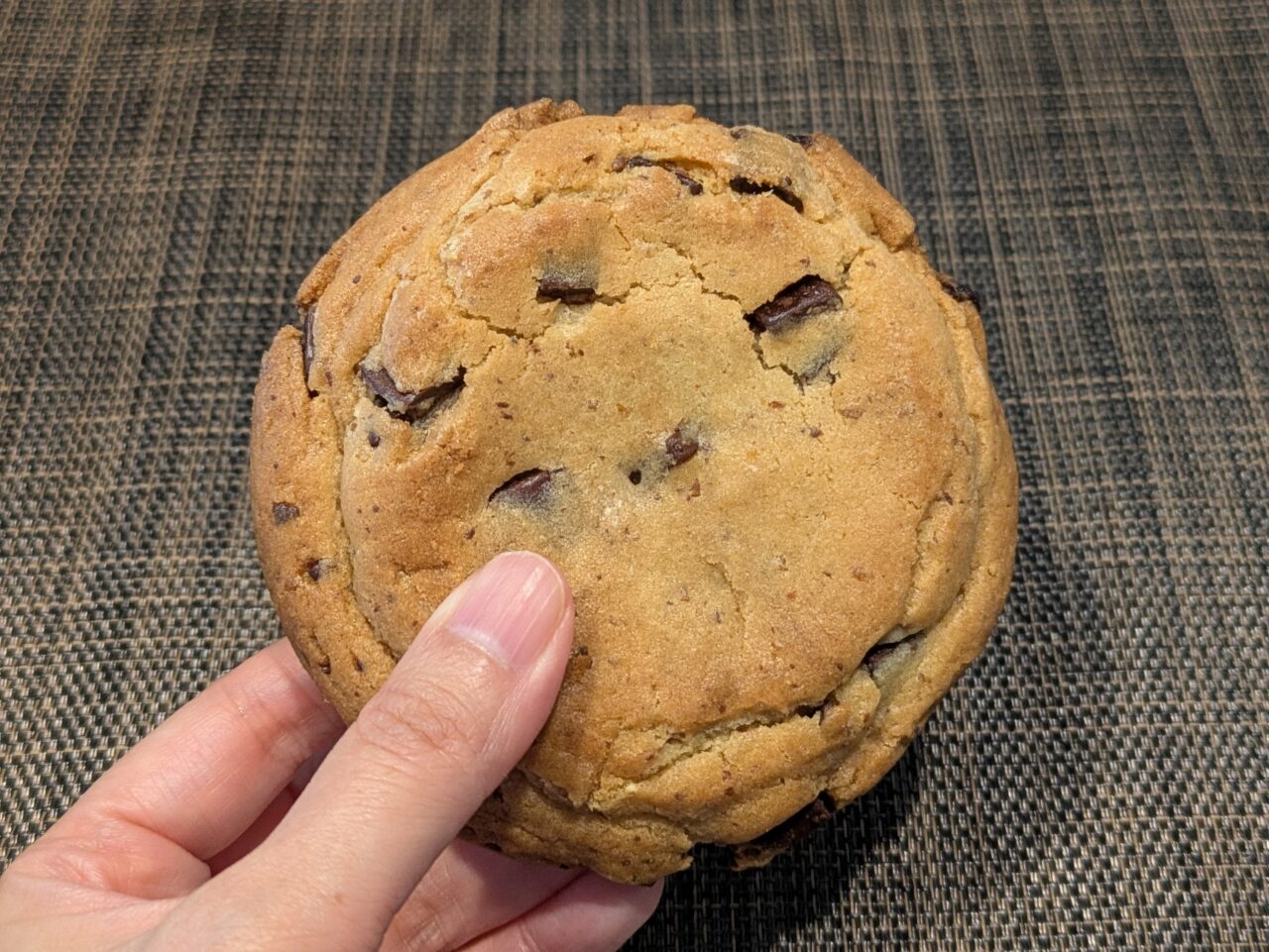 セブンイレブン　お店で焼いたチョコクッキー