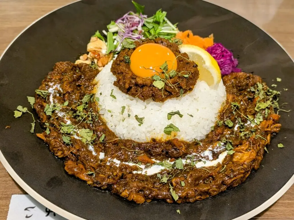 牛スジとチキンの濃厚煮込みカレー