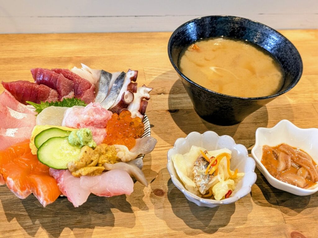 きまぐれ海鮮丼