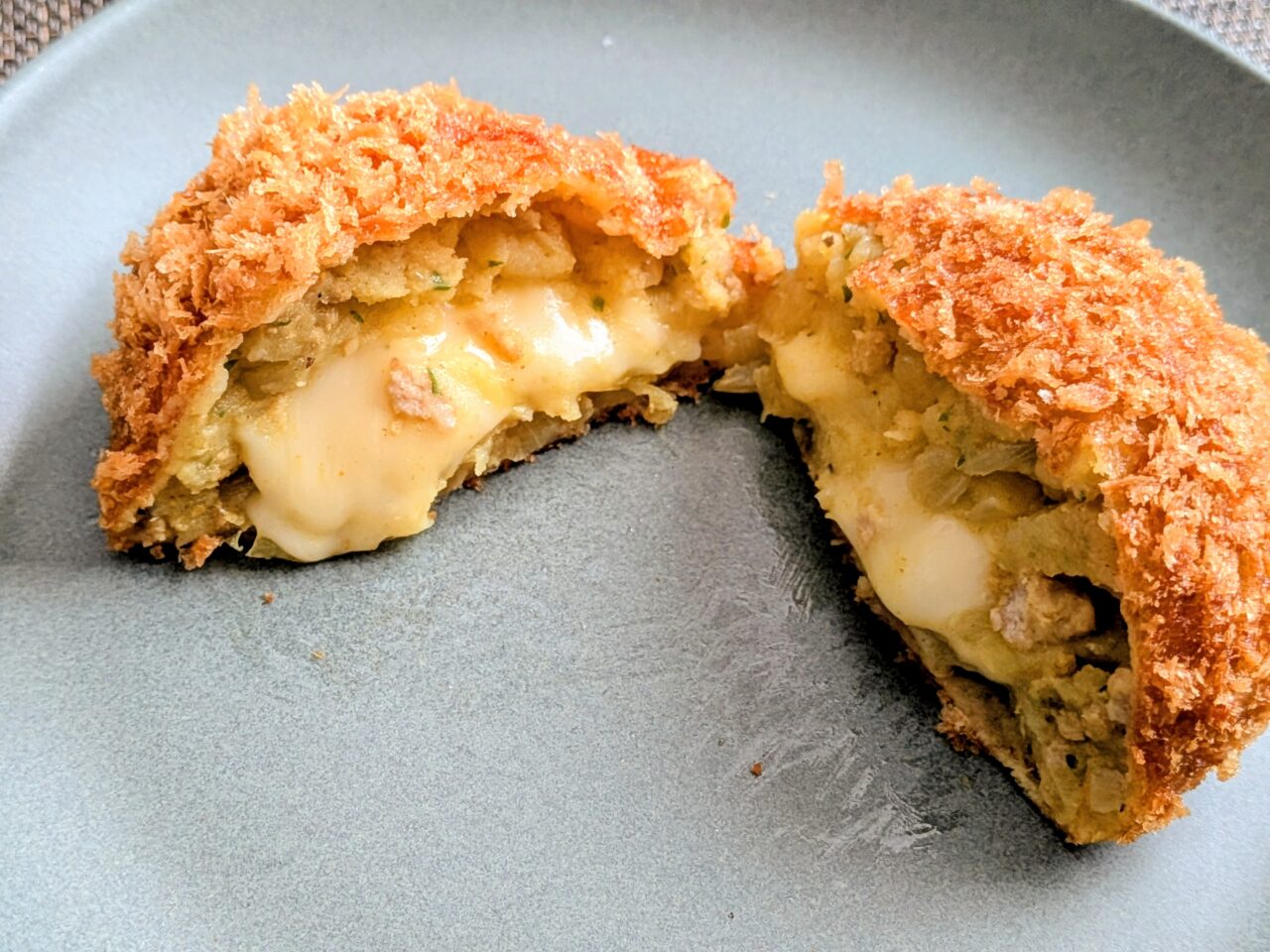 チーズカレーコロッケ　オハナ