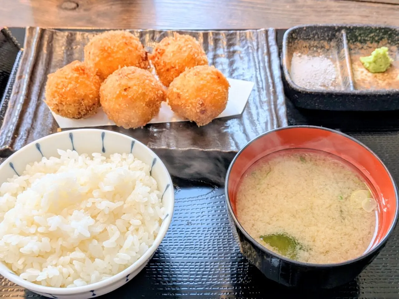 カニクリームコロッケ　ウニツウmasa