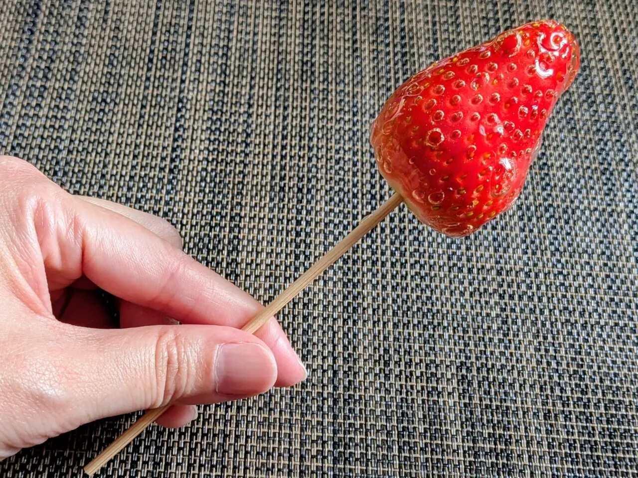 キニナルリンゴ　苺飴